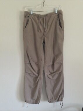 ARITZIA | TNA Engine parachute pants drawstring waist and adjustable cuff sz XS